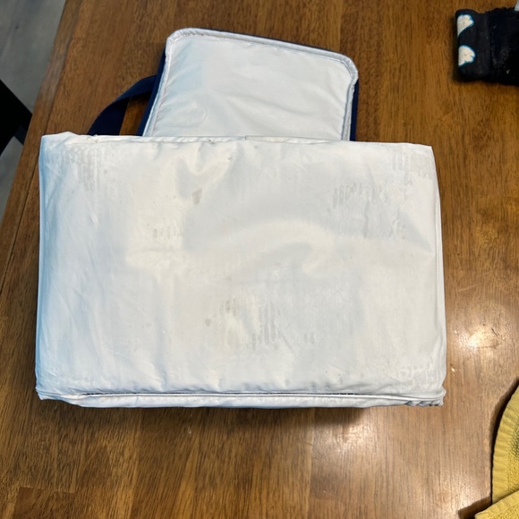 Vera Bradley Lunch Tote - Picture 15 of 16